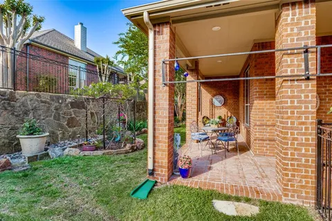 a view of outdoor space and garden