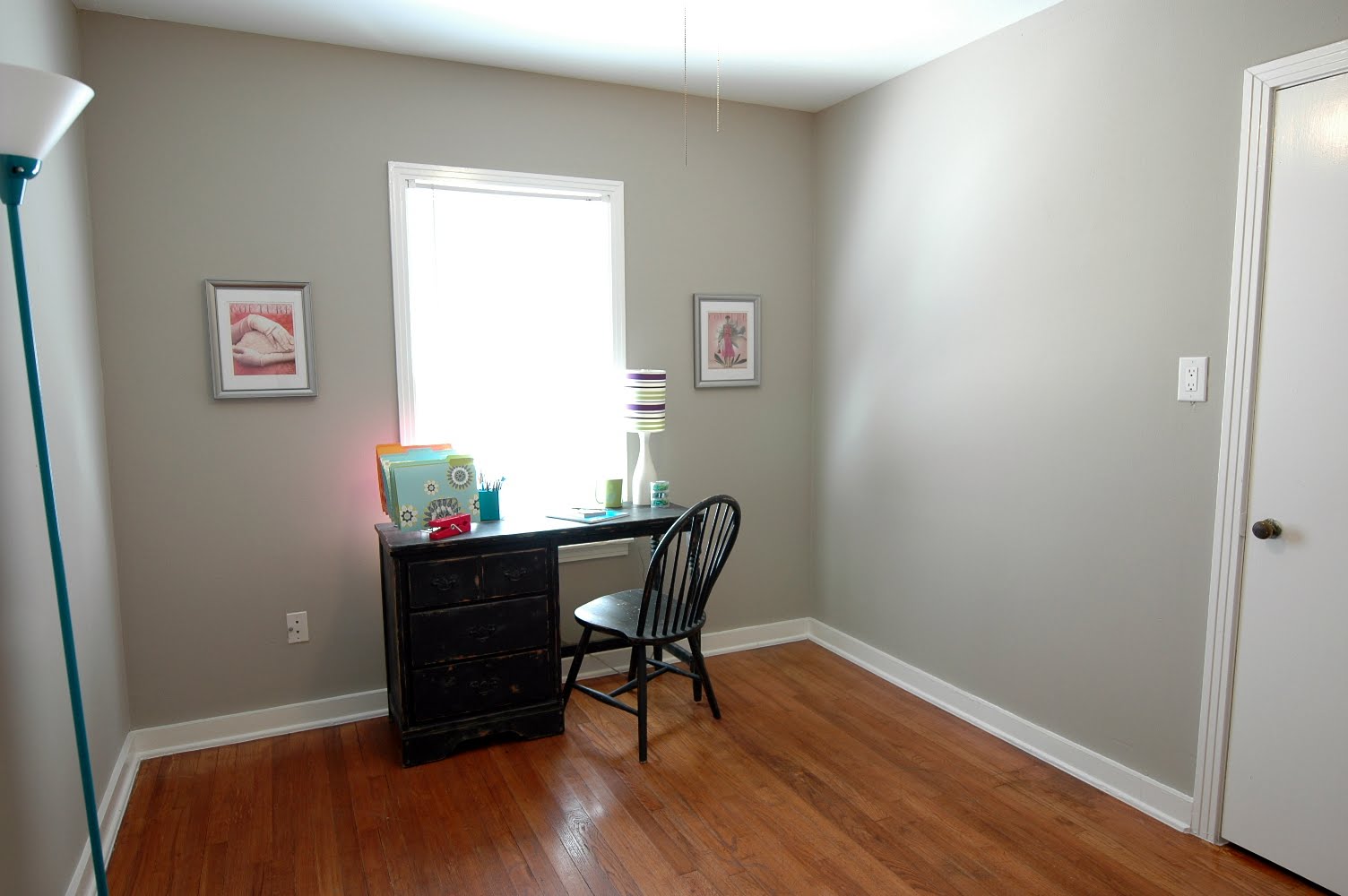 409 West Croslin Street Austin, TX 78752 - Photo 11 of 16 a room with a table and a chair