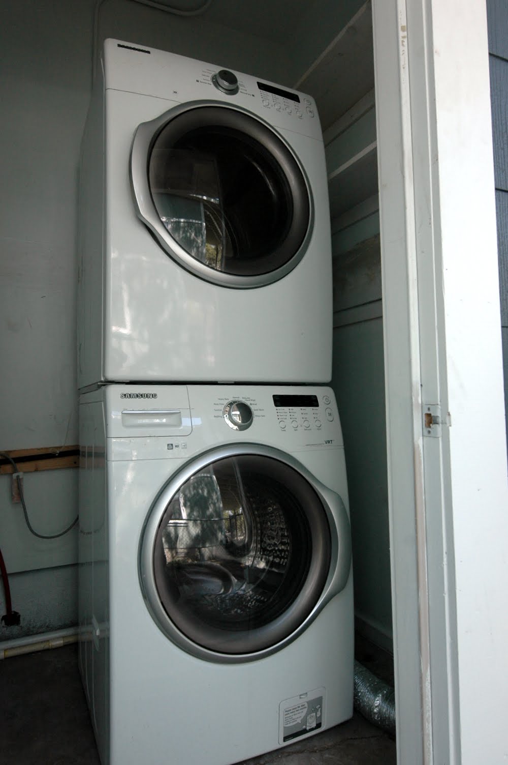 409 West Croslin Street Austin, TX 78752 - Photo 14 of 16 a close up view of a washer and dryer