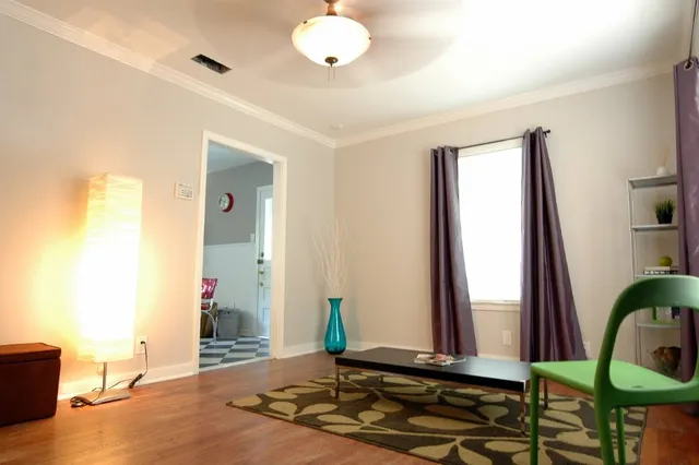 $2,195 | 409 West Croslin Street, Austin, TX 78752