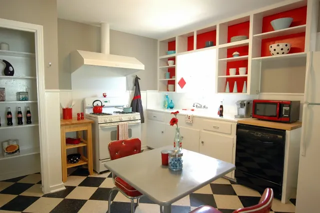 $2,195 | 409 West Croslin Street, Austin, TX 78752