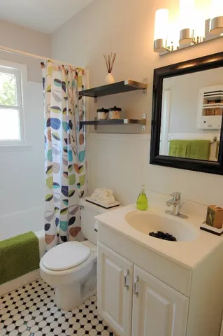 $2,195 | 409 West Croslin Street, Austin, TX 78752