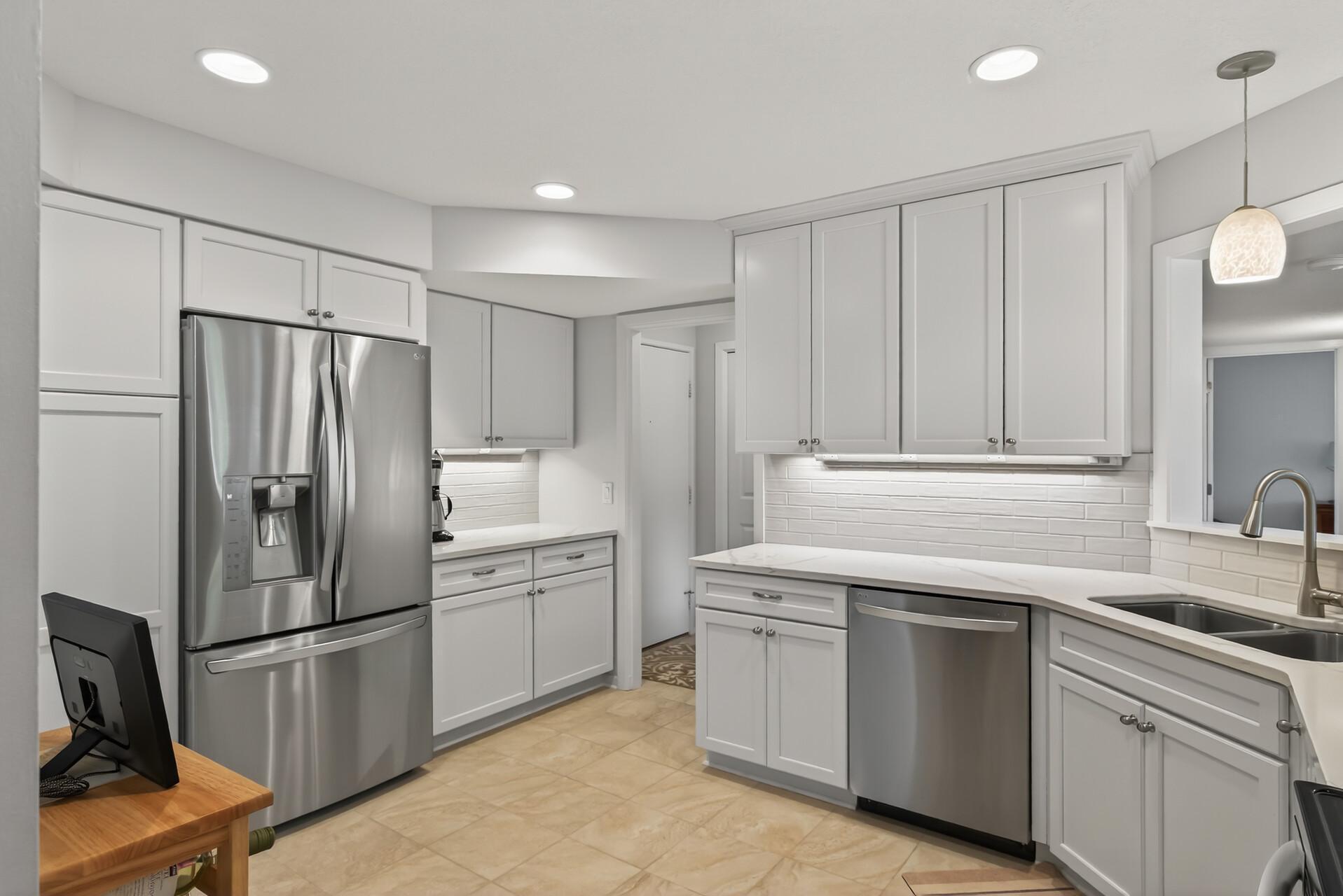 3020 St Albans Mill Road, Unit 303 Minnetonka, MN 55305 - Photo 11 of 43 Gallery Image 11