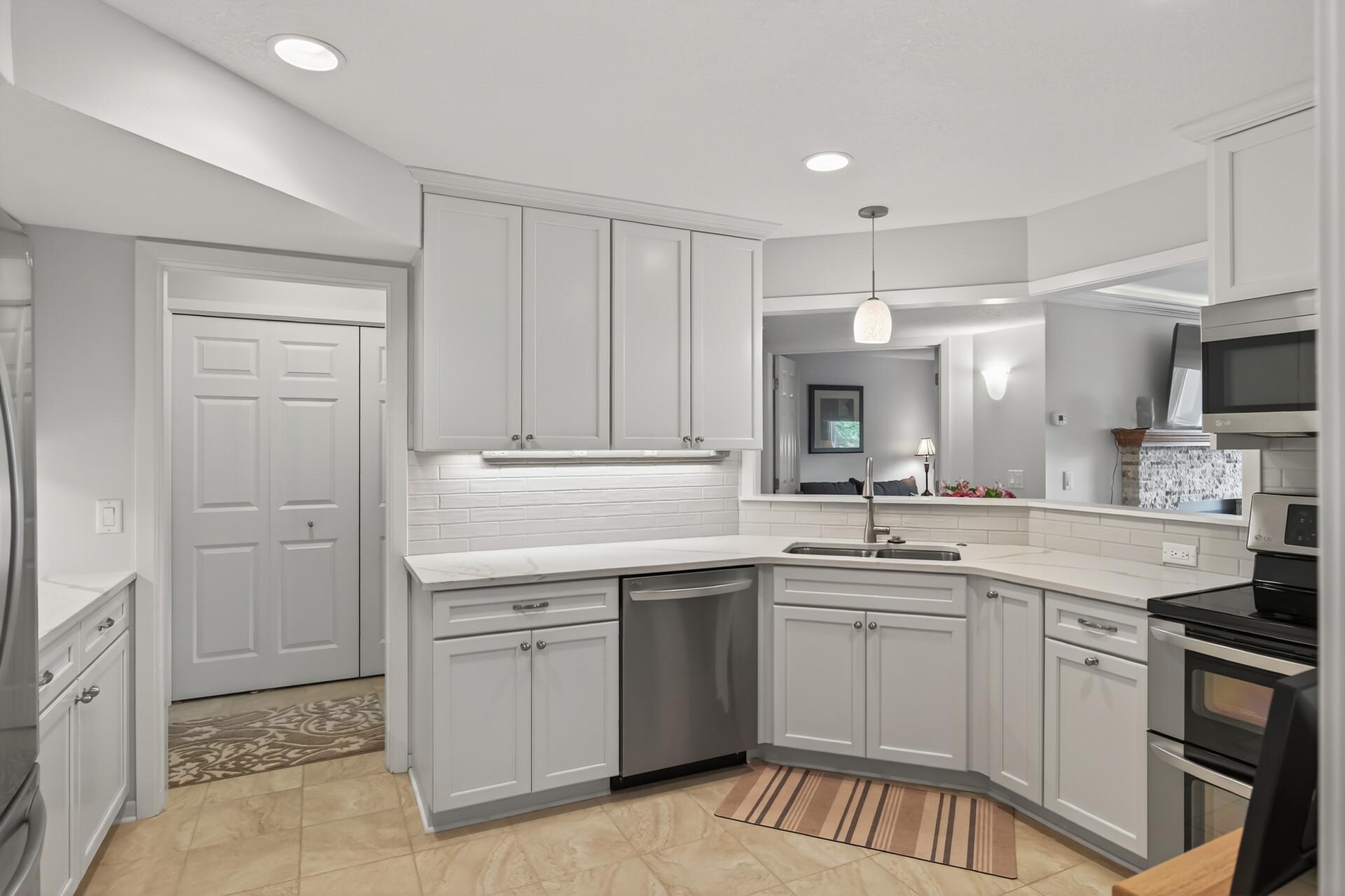 3020 St Albans Mill Road, Unit 303 Minnetonka, MN 55305 - Photo 12 of 43 Gallery Image 12
