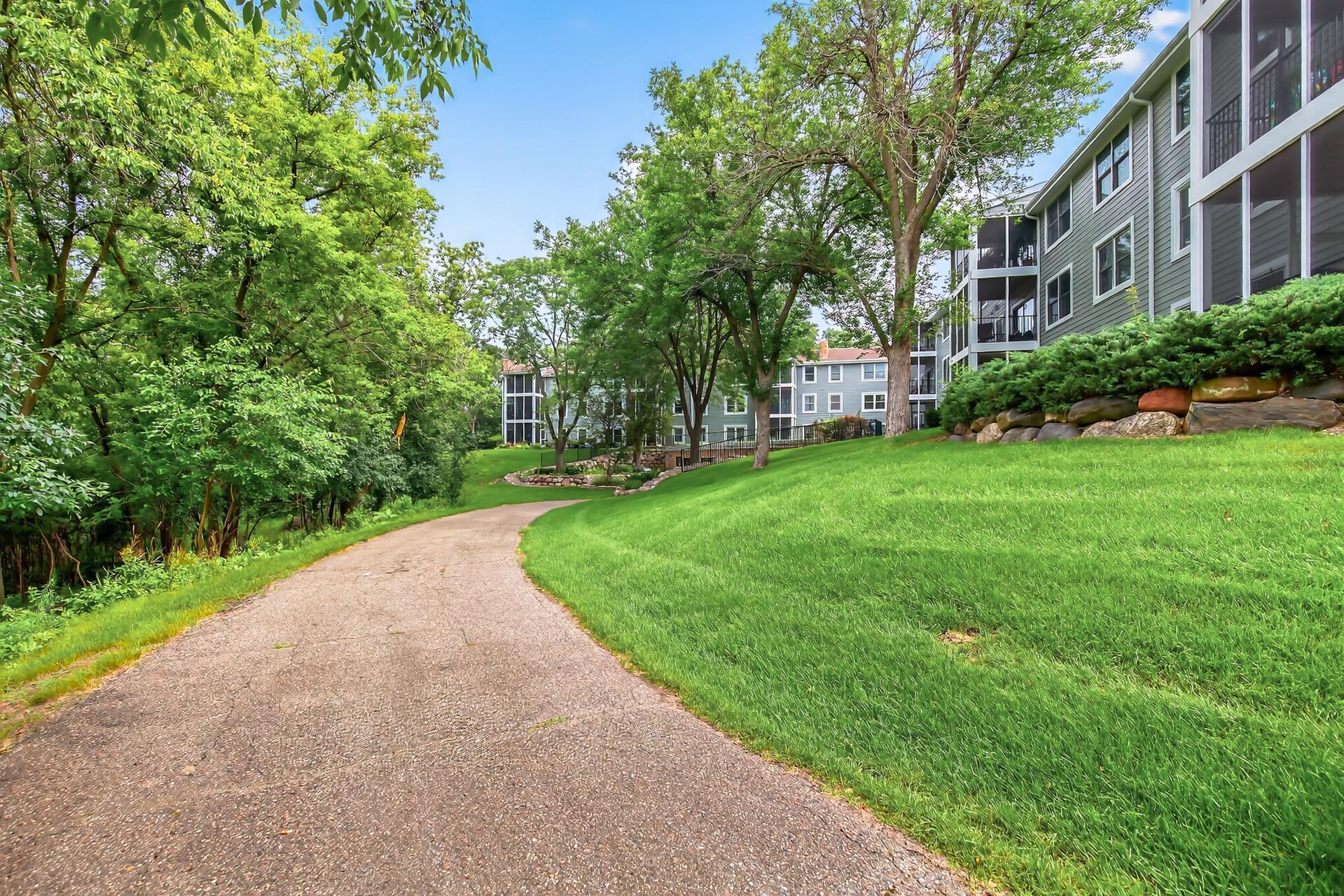 3020 St Albans Mill Road, Unit 303 Minnetonka, MN 55305 - Photo 42 of 43 Gallery Image 42