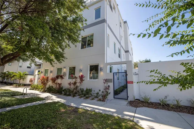 a front view of house with yard