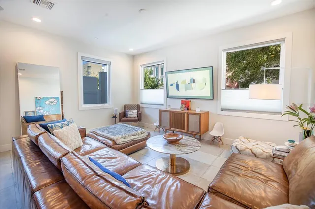 $5,250 | 536 4th Avenue South, Unit 3, St. Petersburg, FL 33701