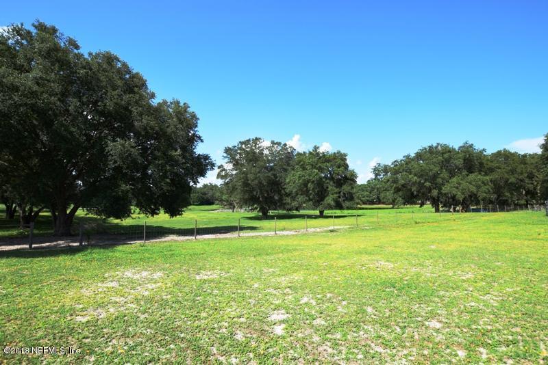 110 Jones Road Crescent City, FL 32112 - Photo 11 of 55 a view of a big yard with a large trees