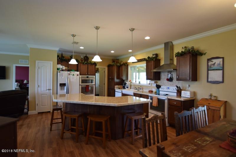 110 Jones Road Crescent City, FL 32112 - Photo 15 of 55 a large kitchen with a table and chairs