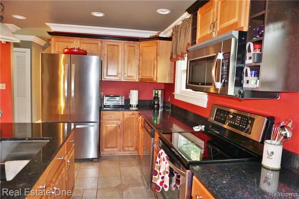 1620 Oakstone Drive Rochester Hills, MI 48309 - Photo 8 of 32