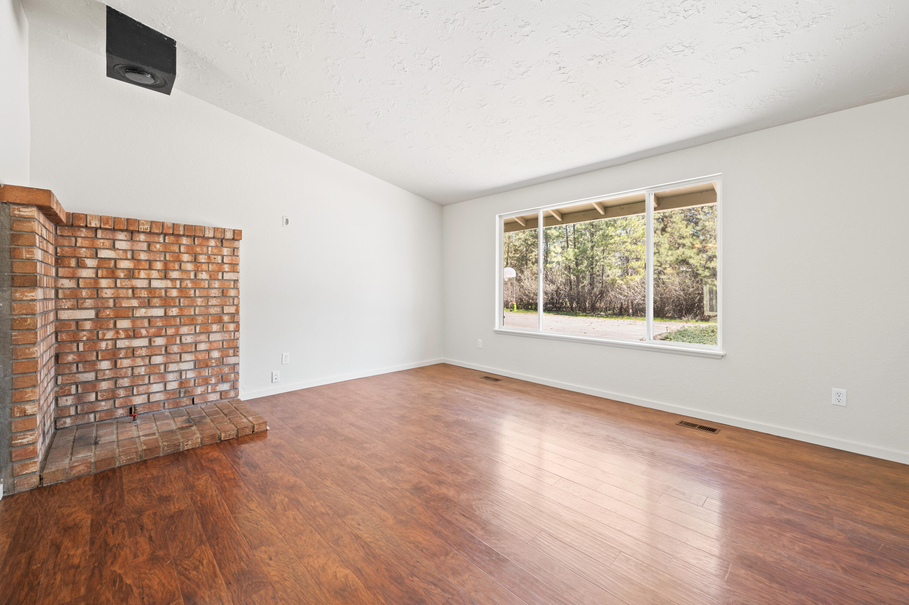 61207 Travis Road Bend, OR 97702 - Photo 13 of 48 61207TravisRd-13