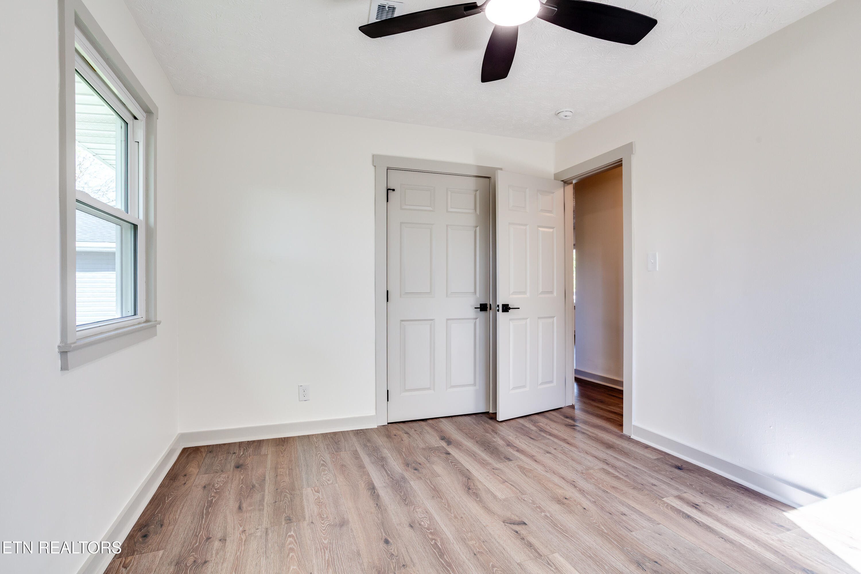 4304 Strolling Road Northwest Knoxville, TN 37912 - Photo 13 of 17 038260402-1-4304StrollingDrKnoxvilleTn-S