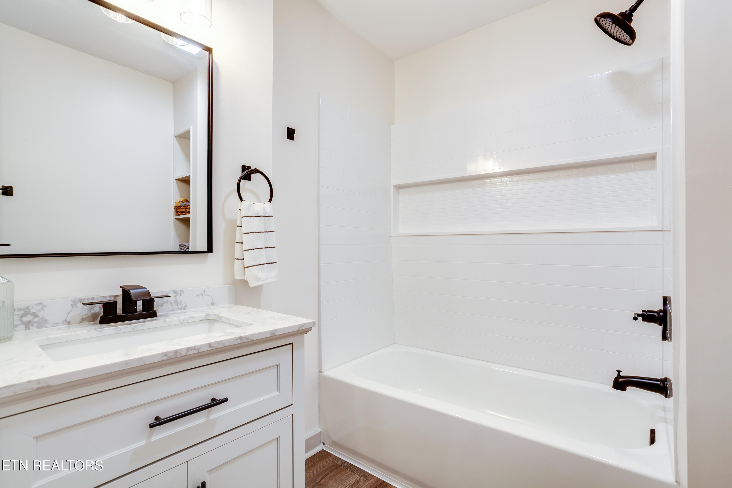 4304 Strolling Road Northwest Knoxville, TN 37912 - Photo 14 of 17 039260402-1-4304StrollingDrKnoxvilleTn-S