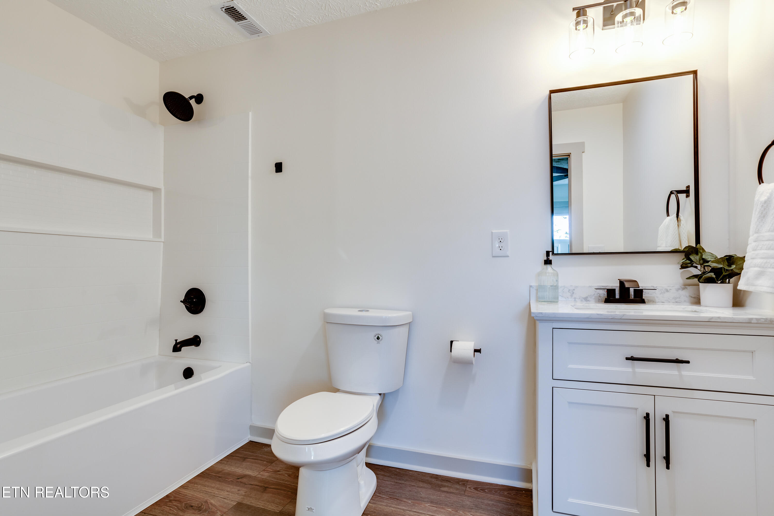 4304 Strolling Road Northwest Knoxville, TN 37912 - Photo 15 of 17 040260402-1-4304StrollingDrKnoxvilleTn-S