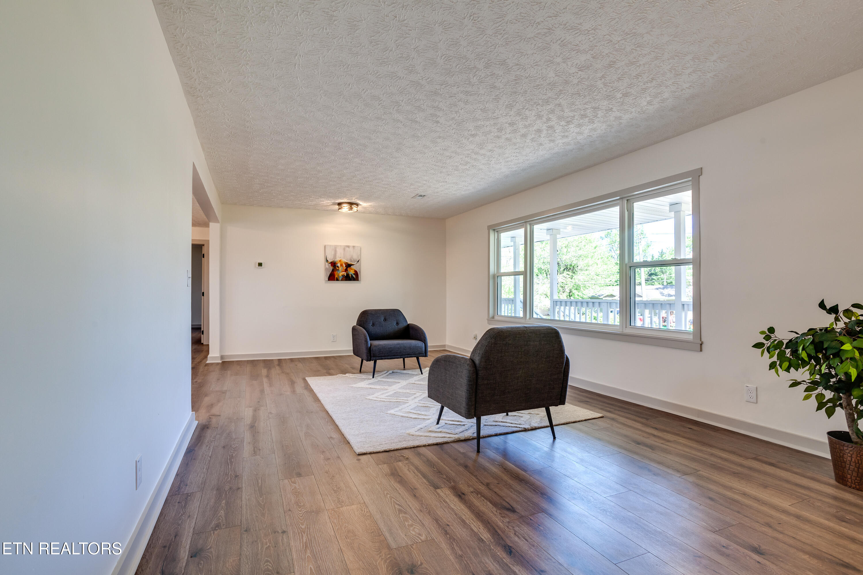 4304 Strolling Road Northwest Knoxville, TN 37912 - Photo 3 of 17 012260402-1-4304StrollingDrKnoxvilleTn-S