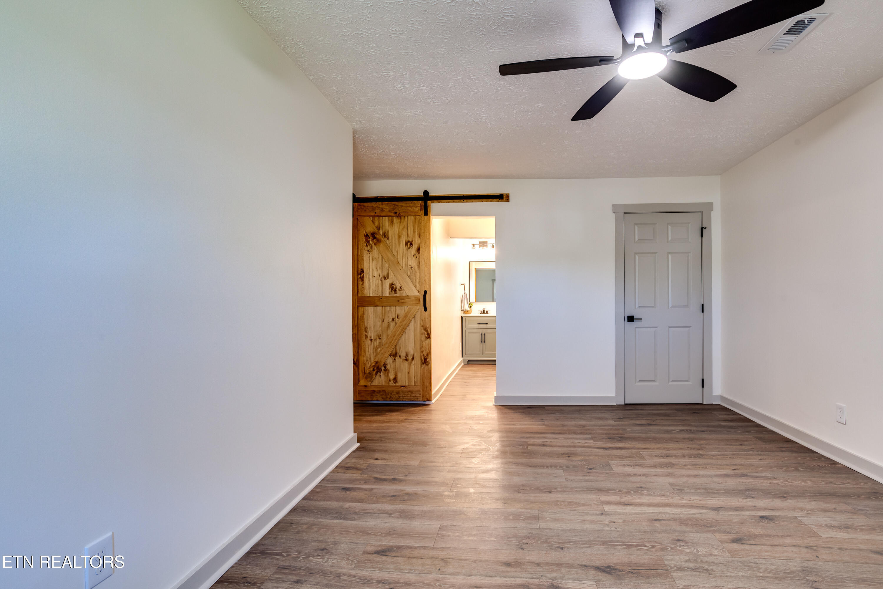 4304 Strolling Road Northwest Knoxville, TN 37912 - Photo 5 of 17 025260402-1-4304StrollingDrKnoxvilleTn-S