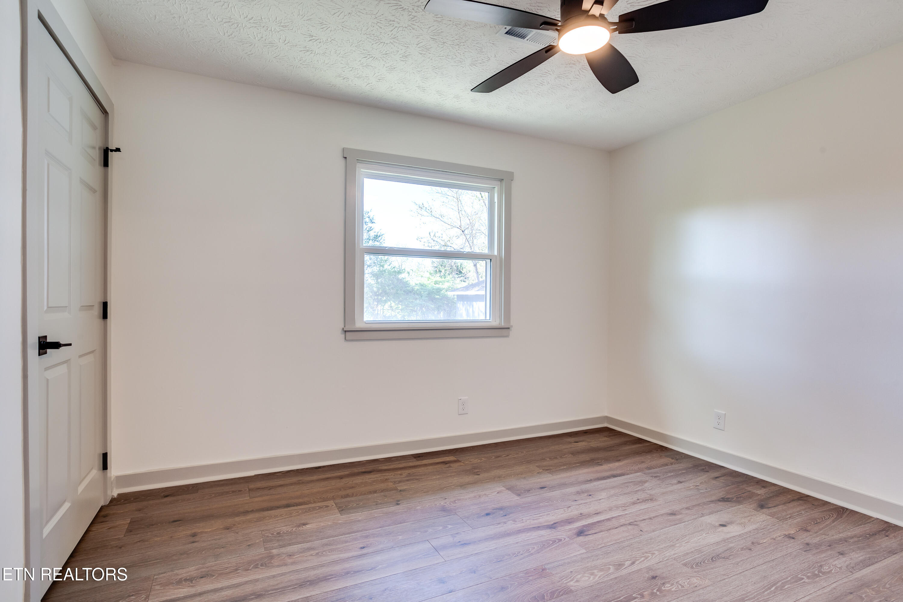 4304 Strolling Road Northwest Knoxville, TN 37912 - Photo 10 of 17 034260402-1-4304StrollingDrKnoxvilleTn-S