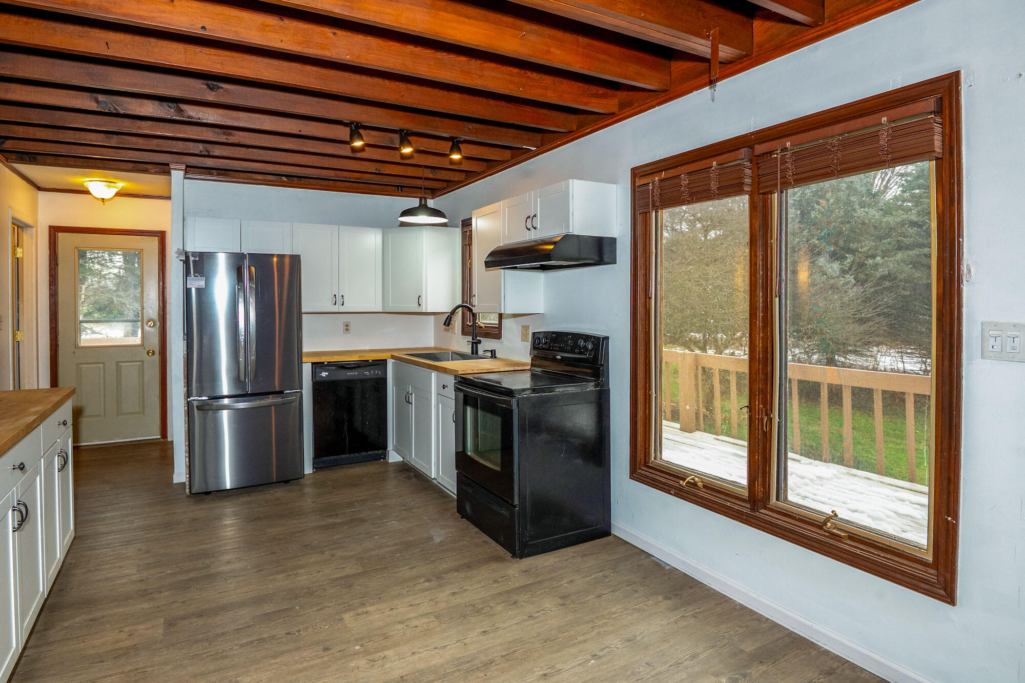 4995 Highway 12 Buchanan, MI 49107 - Photo 16 of 43 KITCHEN