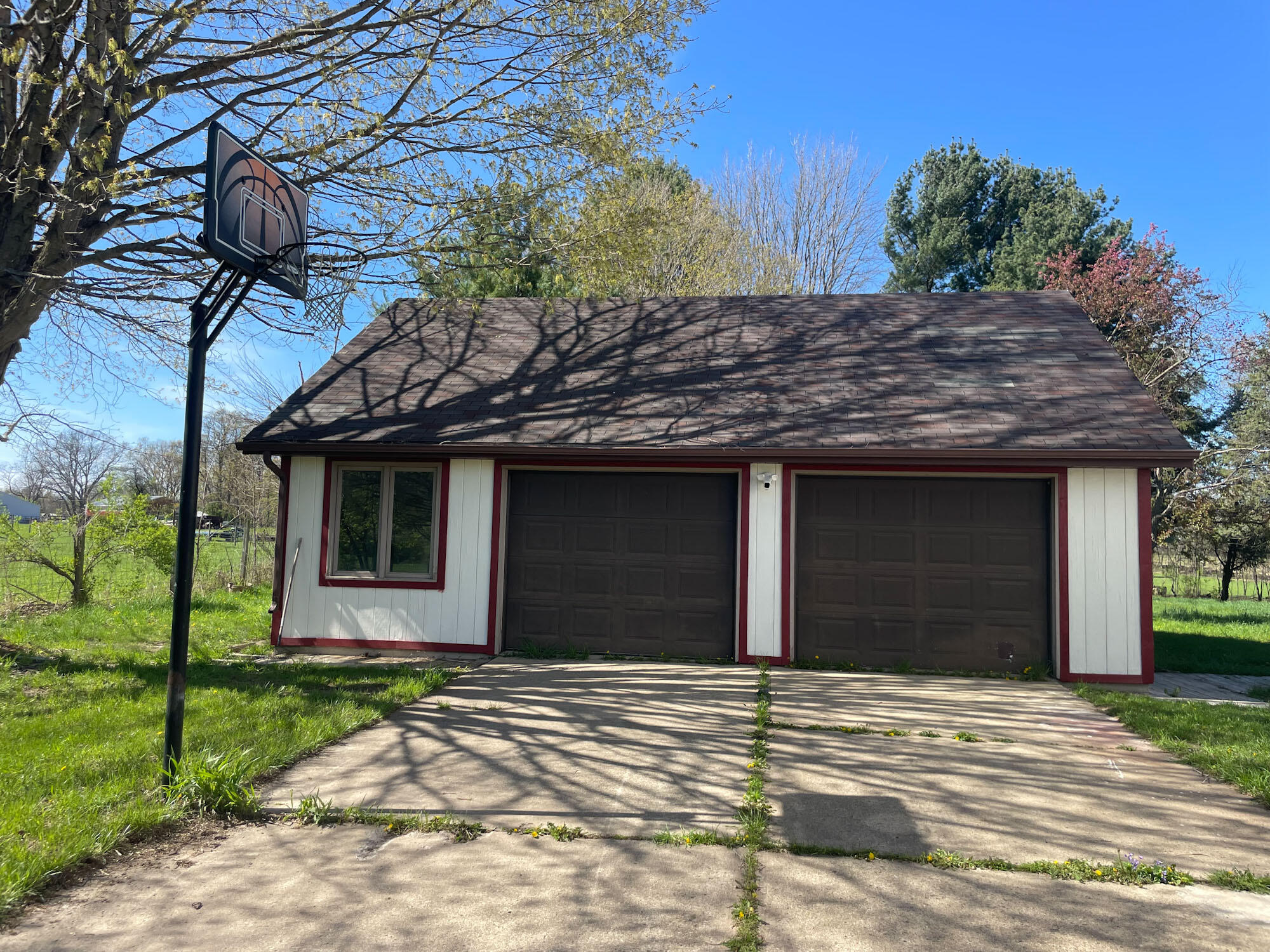 4995 Highway 12 Buchanan, MI 49107 - Photo 41 of 43 0426 garage