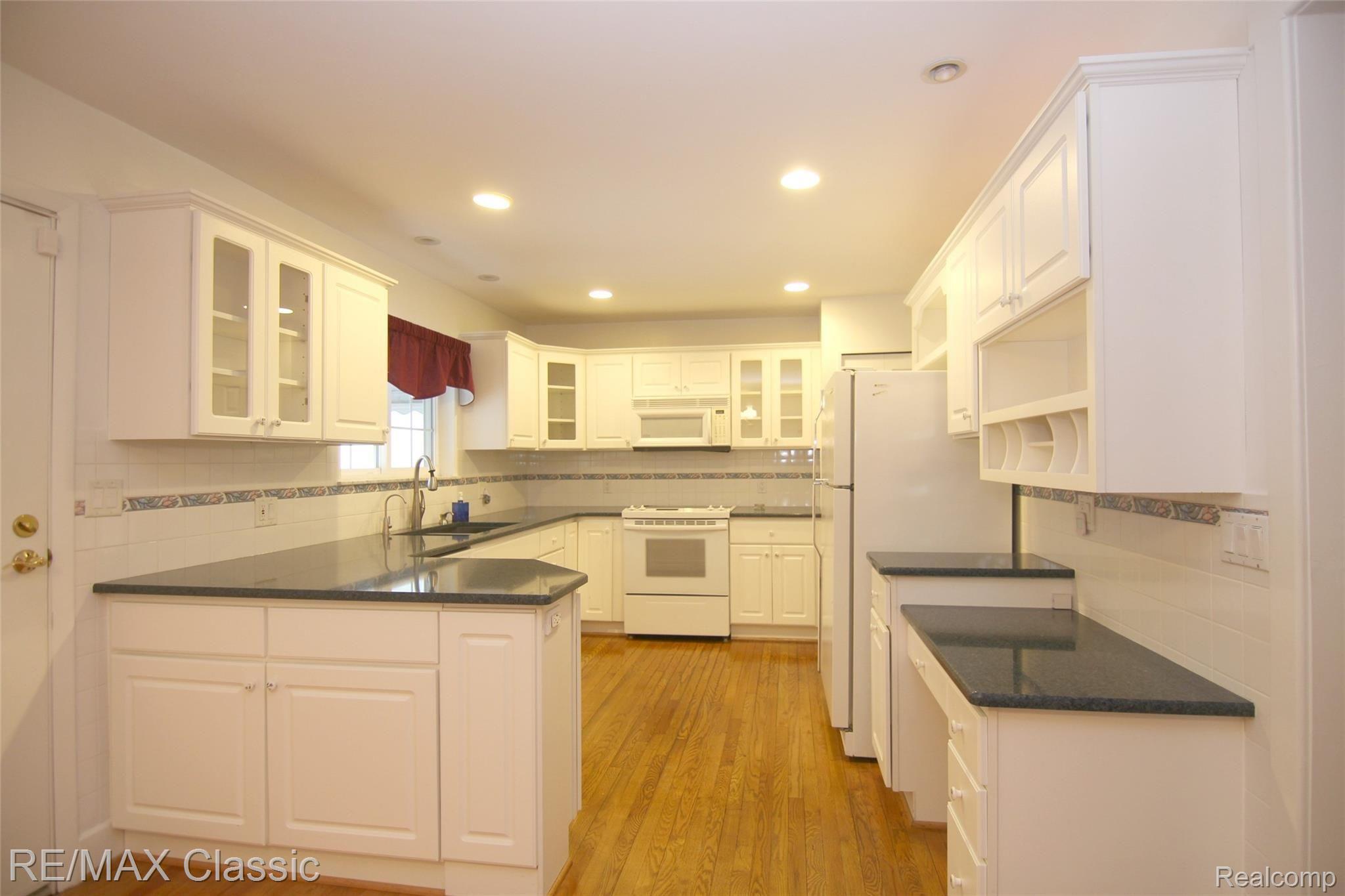 16374 Tucker Road Holly, MI 48442 - Photo 8 of 27 Kitchen