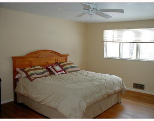 734 Pinoak Road Mt. Lebanon, PA 15243 - Photo 12 of 18 Master Bedroom.