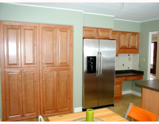 734 Pinoak Road Mt. Lebanon, PA 15243 - Photo 15 of 18 Kitchen.