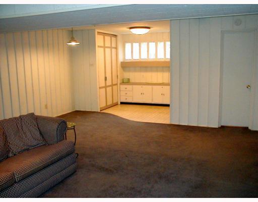 734 Pinoak Road Mt. Lebanon, PA 15243 - Photo 7 of 18 Den/Family/Great Room.