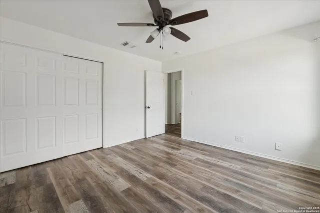 a view of empty room with ceiling fan
