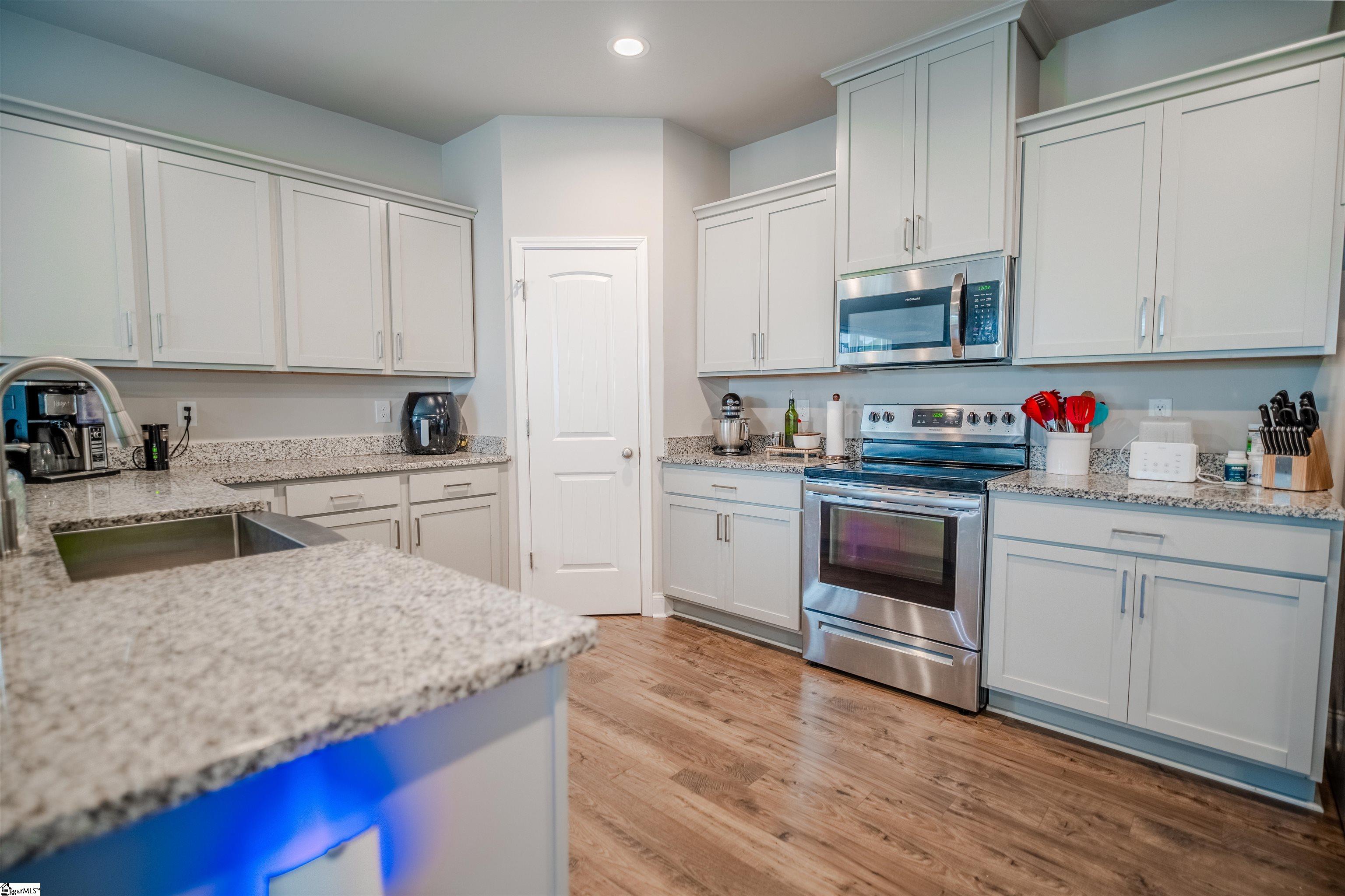 207 Phillips Avenue Easley, SC 29640 - Photo 11 of 39