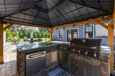 $1,395,000 | 3 Oak Street, Middletown, RI 02842