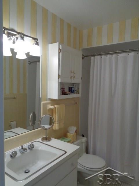 401 Stoneham Road Saginaw, MI 48638 - Photo 16 of 24 Full Bathroom