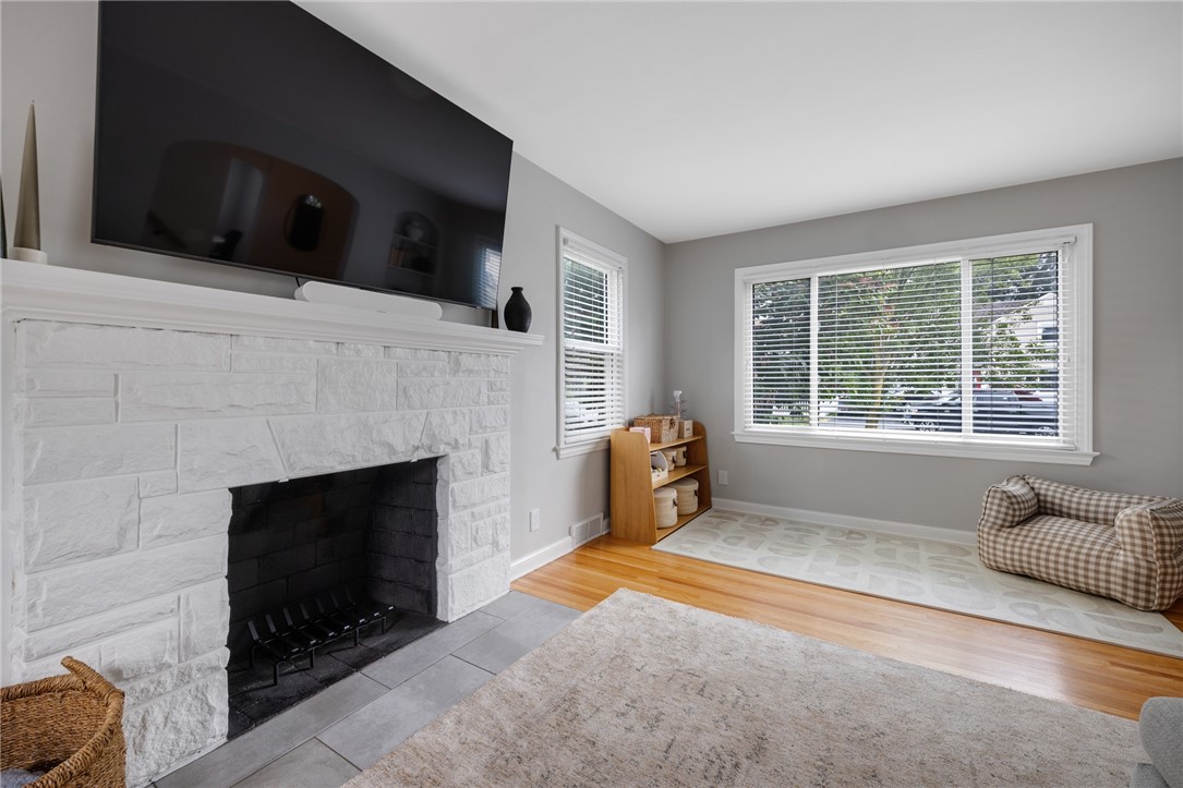 425 Harwick Road Irondequoit, NY 14609 - Photo 9 of 34
