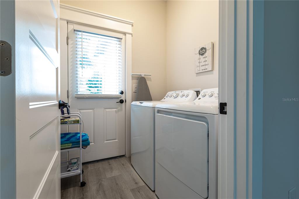 507 East Paris Street Tampa, FL 33604 - Photo 13 of 25 a utility room with dryer and washer