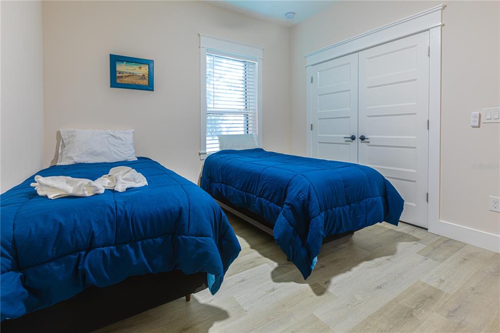 507 East Paris Street Tampa, FL 33604 - Photo 19 of 25 a bedroom with two beds and a window
