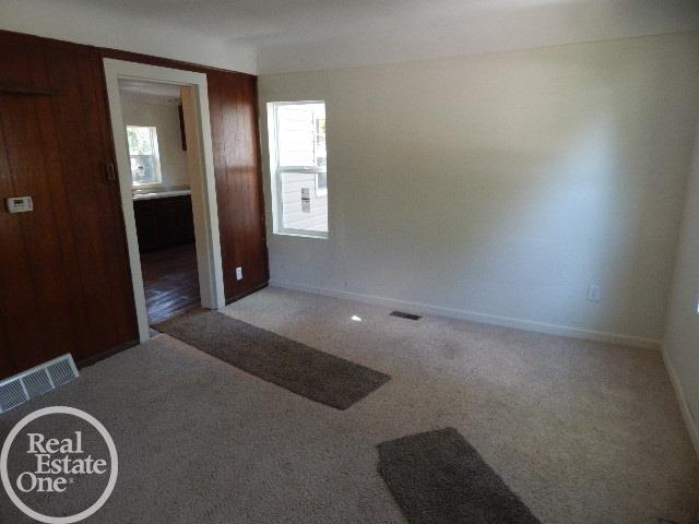 21086 Doepfer Road Warren, MI 48091 - Photo 8 of 23 31322596-7.JPG