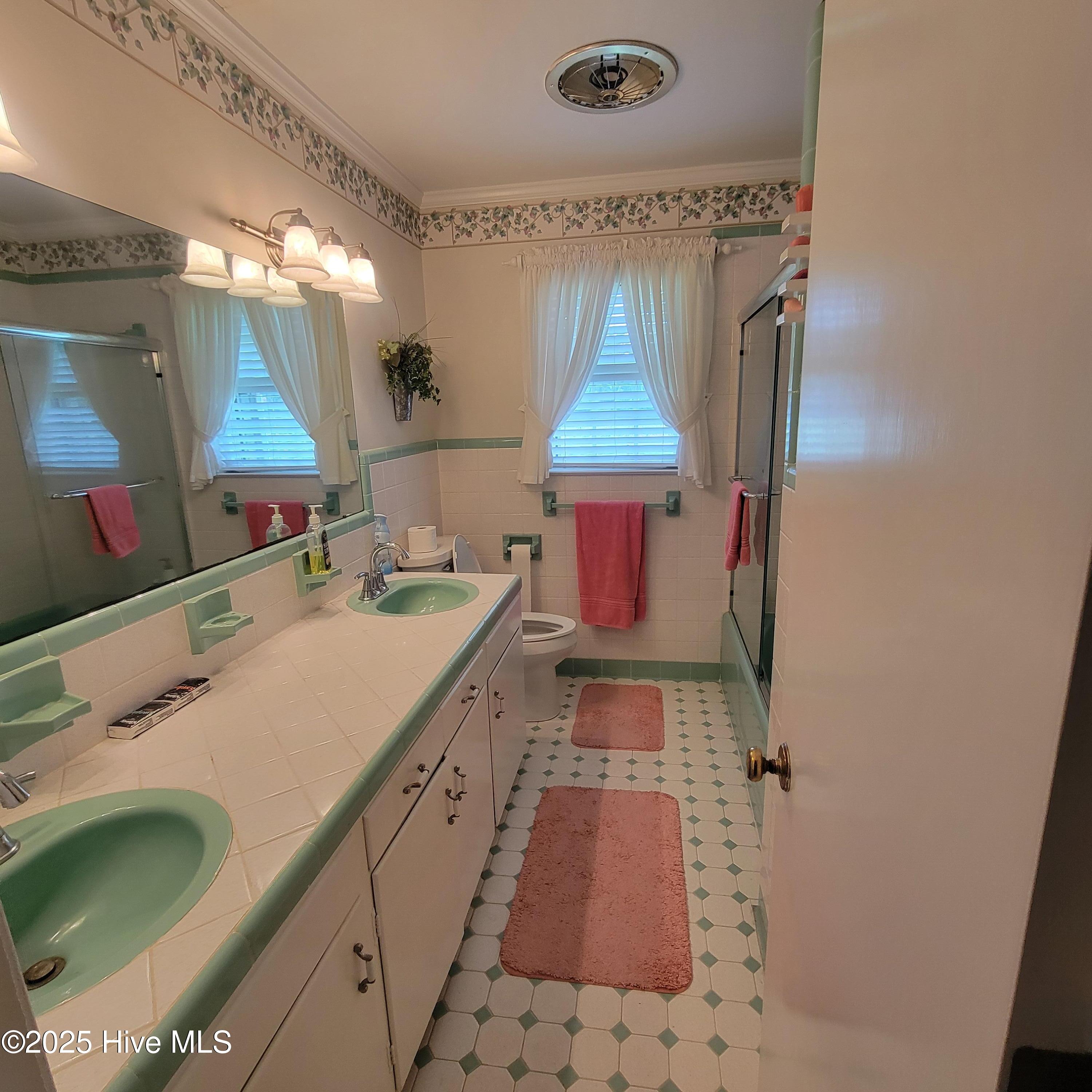 6185 Slocum Trail Atkinson, NC 28421 - Photo 26 of 45 Original 1960's Tile Excellent Condition