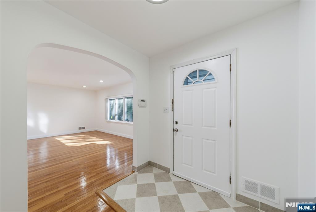 495 Bluff Road Fort Lee, NJ 07024 - Photo 2 of 37 Gallery Image 2