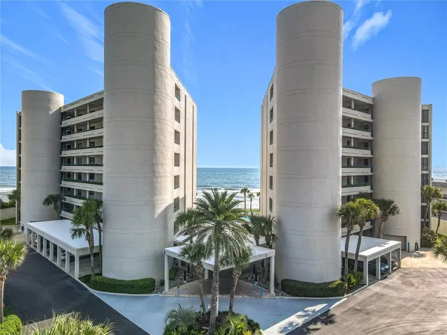 a building view with outdoor space