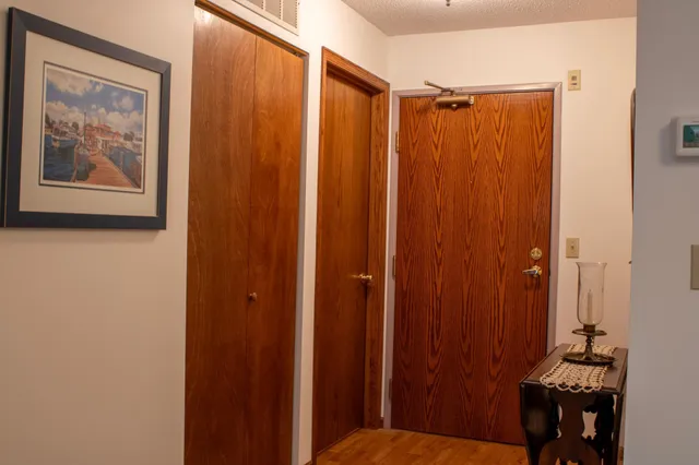 $185,900 | 32 11th Avenue South, Unit 305, Hopkins, MN 55343