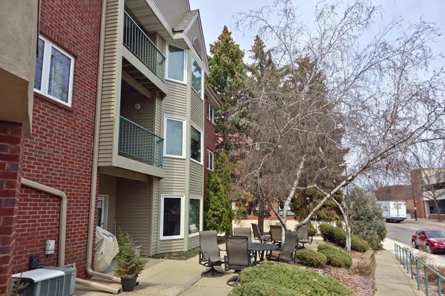 $185,900 | 32 11th Avenue South, Unit 305, Hopkins, MN 55343