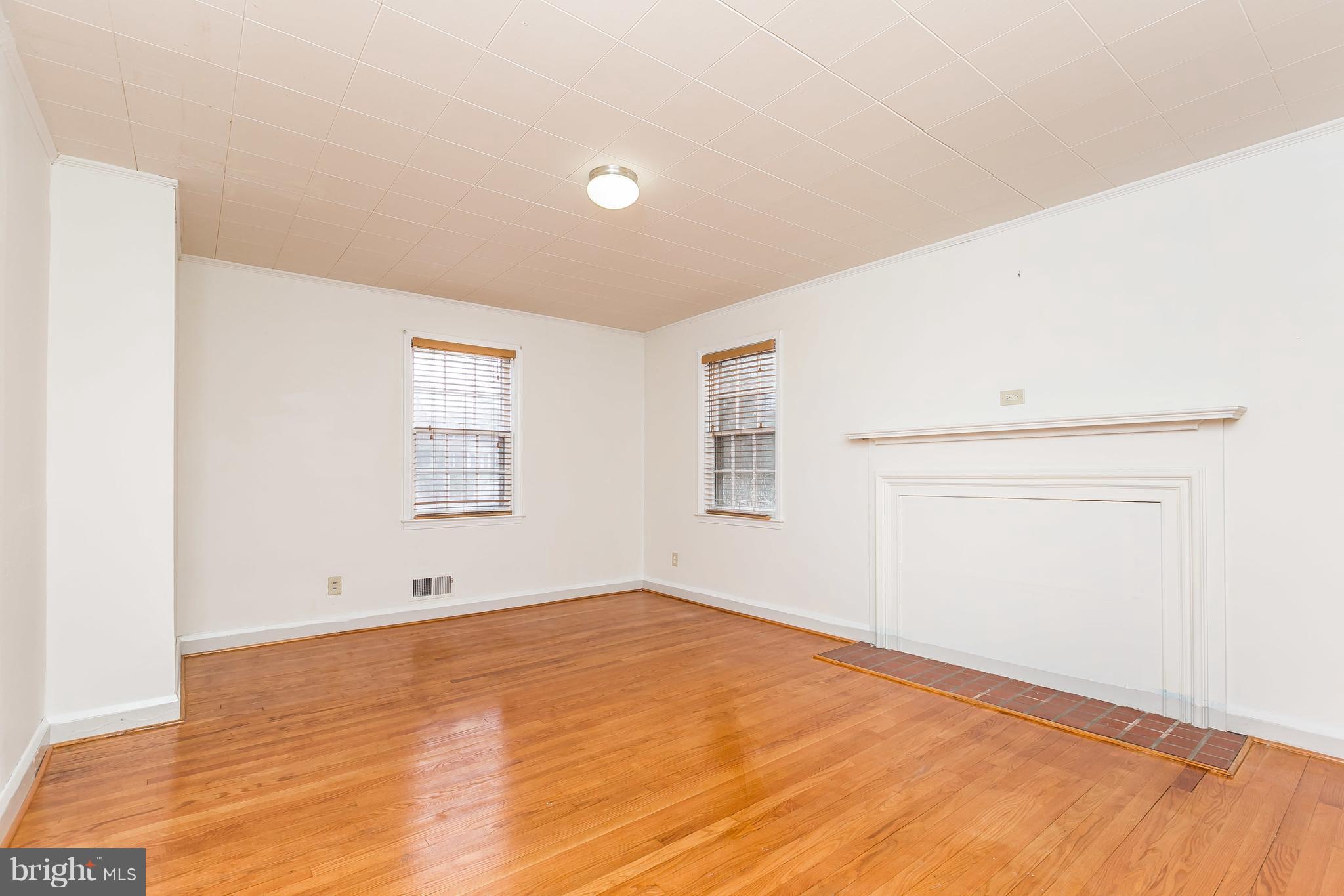 7116 York Road Baltimore, MD 21212 - Photo 9 of 30 Living Room