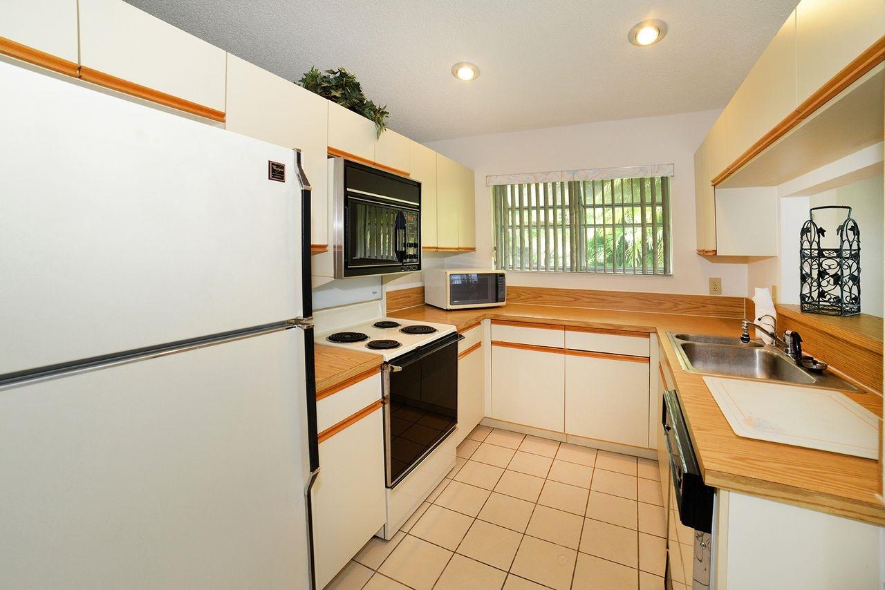18250 Covina Way, Unit A Boca Raton, FL 33498 - Photo 5 of 16 Kitchen