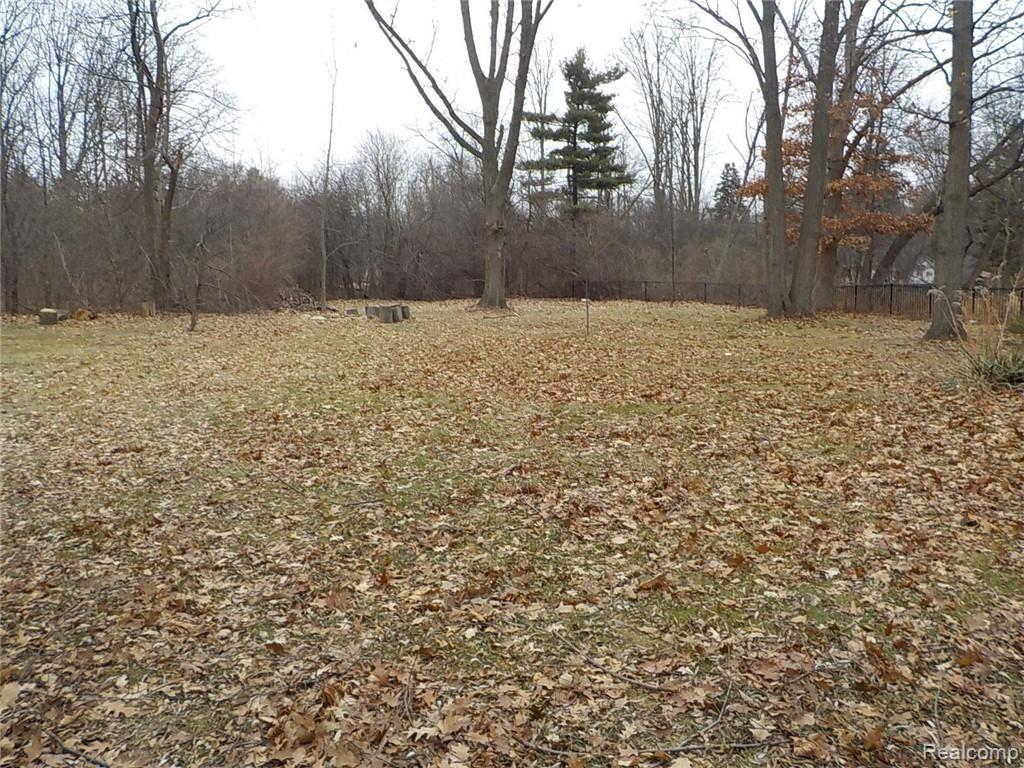 266 Nawakwa Road Rochester Hills, MI 48307 - Photo 4 of 29