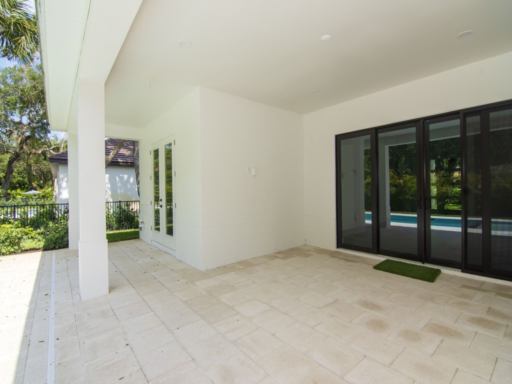 315 Holly Road Vero Beach, FL 32963 - Photo 12 of 36 Gallery Image 12