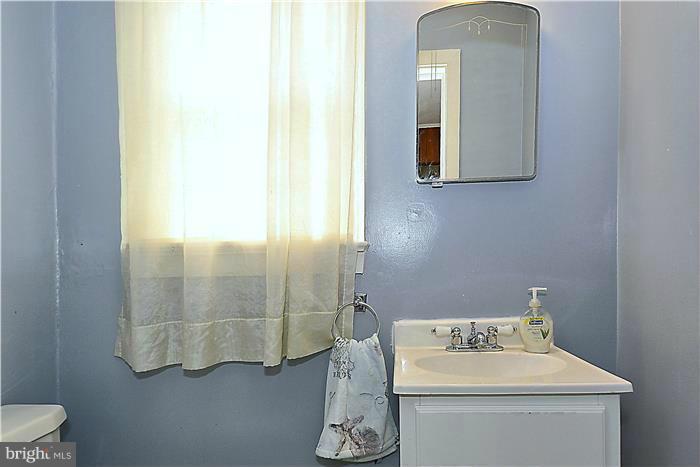 602 Forest Glen Road Silver Spring, MD 20901 - Photo 14 of 26 Bath