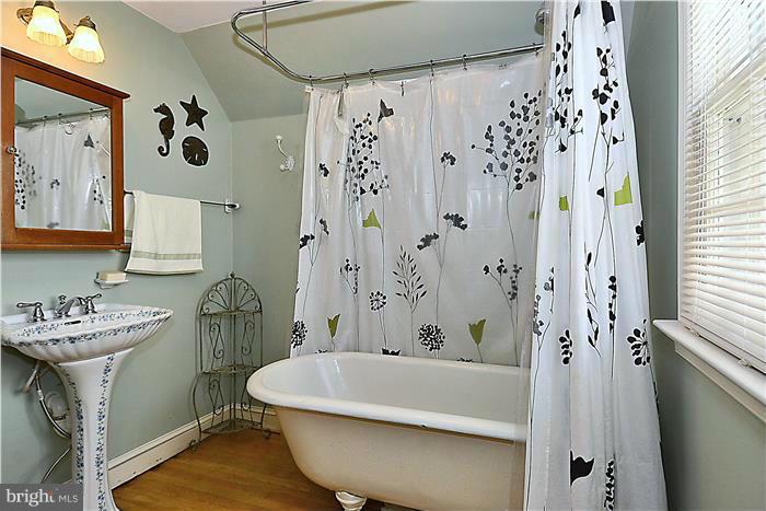 602 Forest Glen Road Silver Spring, MD 20901 - Photo 22 of 26 Bath (Master)