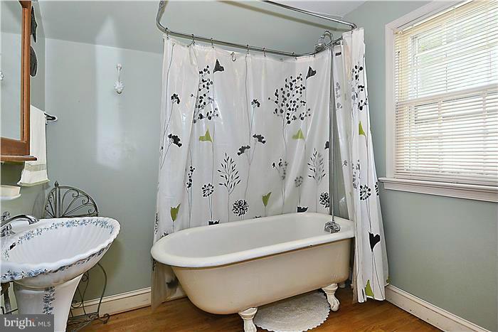 602 Forest Glen Road Silver Spring, MD 20901 - Photo 23 of 26 Bath (Master)