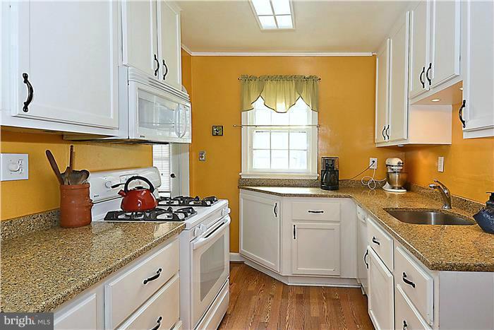 602 Forest Glen Road Silver Spring, MD 20901 - Photo 8 of 26 Kitchen