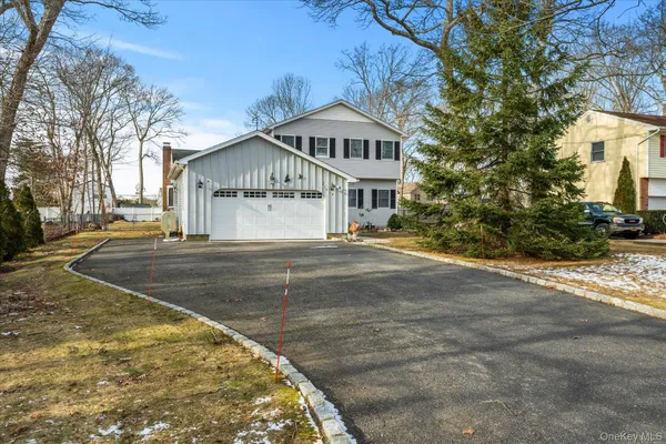 $799,900 | 214 Pipe Stave Hollow Road, Mount Sinai, NY 11766