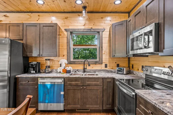 $699,000 | 1868 Blue Tick Way, Sevierville, TN 37876